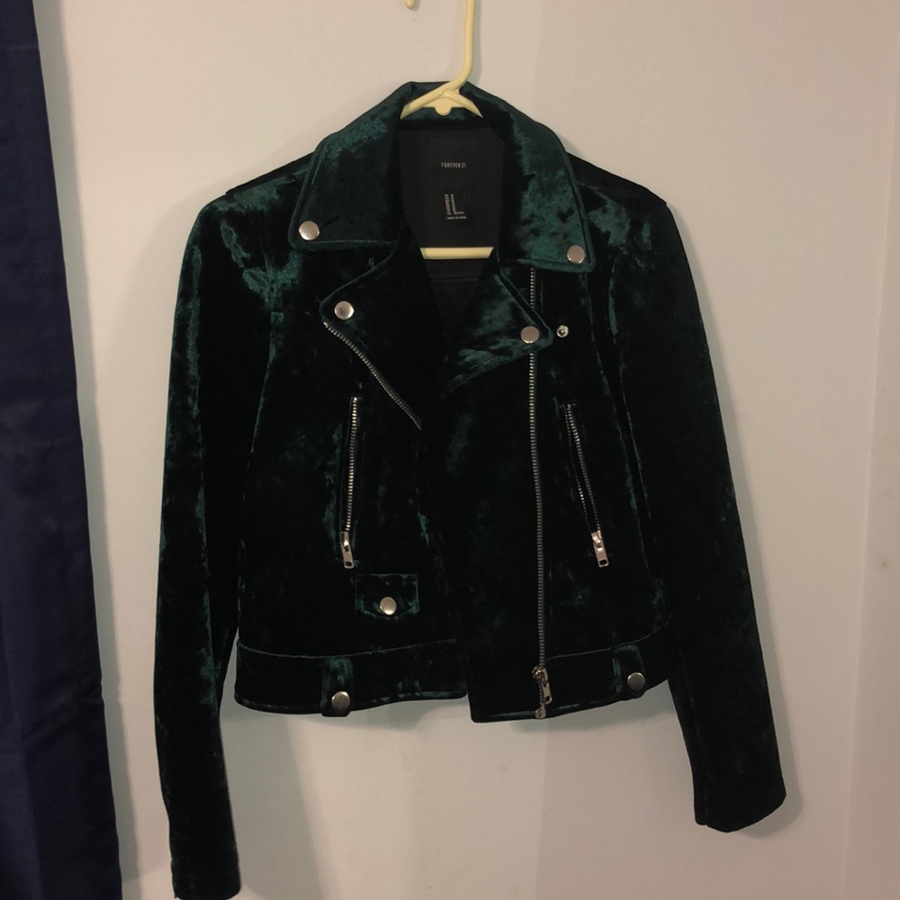 FOREVER 21 green velvet jacket 💚
